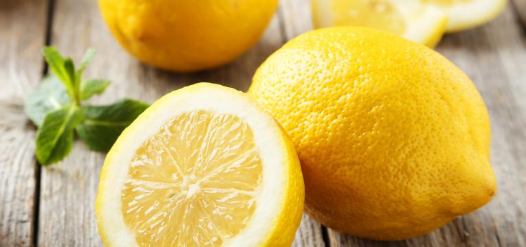 Cómo congelar a una persona con limón